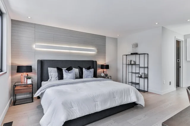 bedroom,white walls and ceiling,bed,light above bed